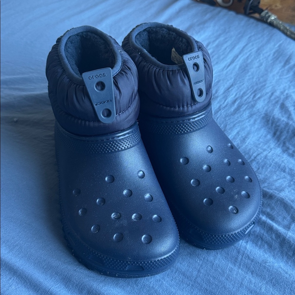 Size 4 kids brand new crocs winter boots
